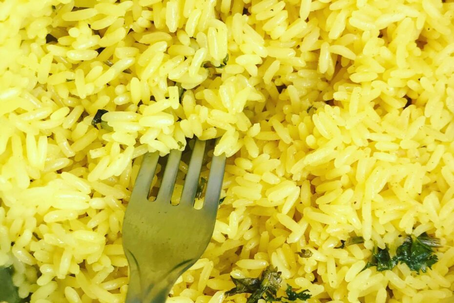 Arroz amarelinho com a cara do Brasil pra fazer hoje