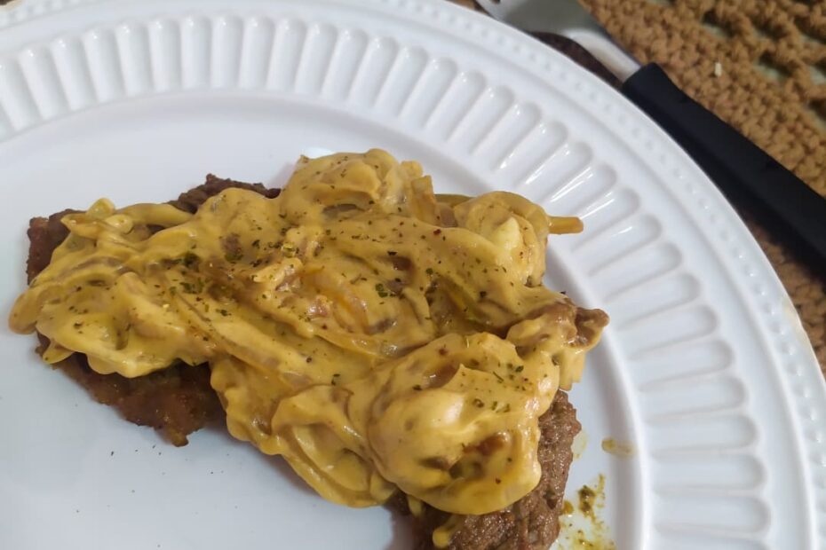 Bife com molho de maionese bem prático para um almoço de final de semana