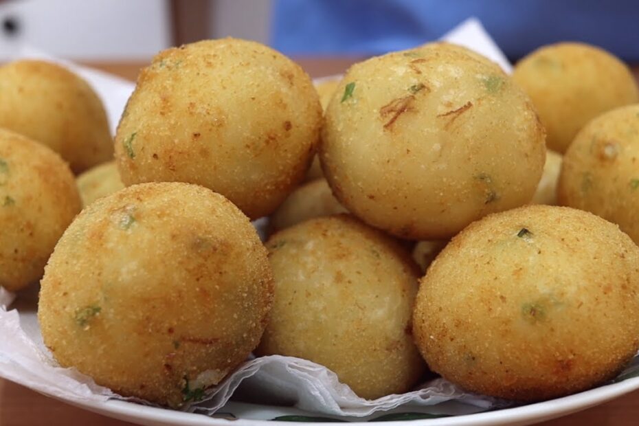 Bolinhos de aipim com carne-seca muito simples de fazer para servir no lanche da tarde