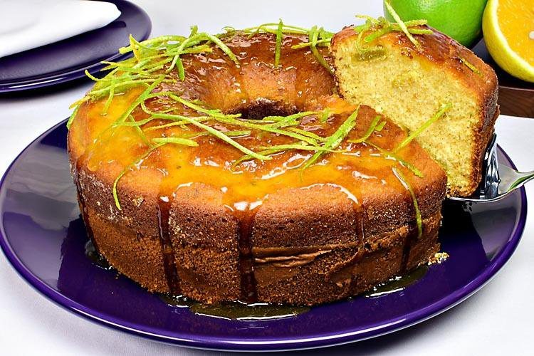 Bolo de fubá com laranja no liquidificador: receita simples e fácil