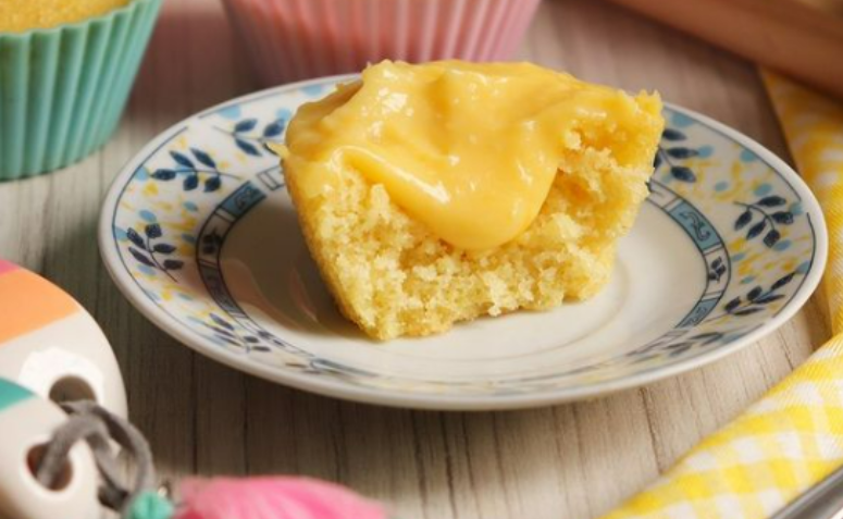 Bolo de laranja de caneca é o lanchinho mais fácil de fazer e fica mesmo uma delícia