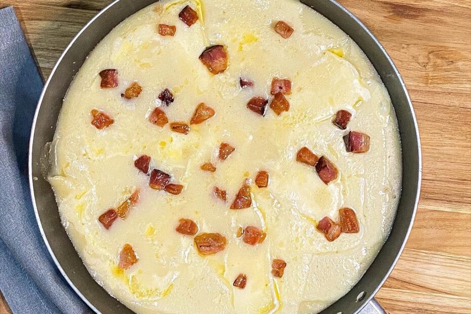 Caldo de batata com queijo e bacon usa ingredientes baratos e fica uma delícia cremosa