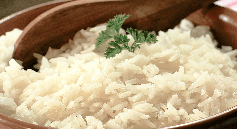 Como fazer arroz branco soltinho? [receita básica e fácil]