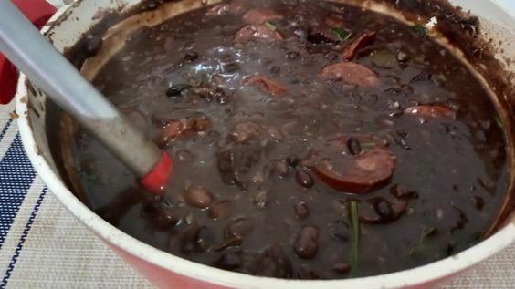 Feijão com carne seca muito saboroso e cheiroso