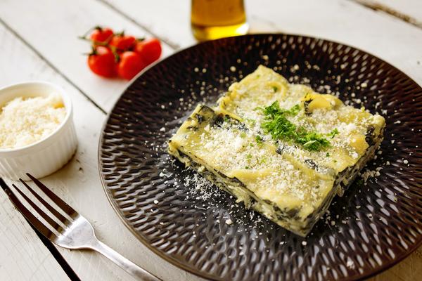 Lasanha com molho branco e acelga com receita gourmet