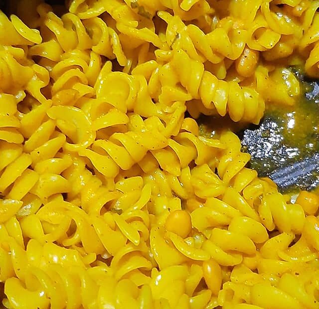 Macarrão ao Molho de Açafrão é a carninha da semana