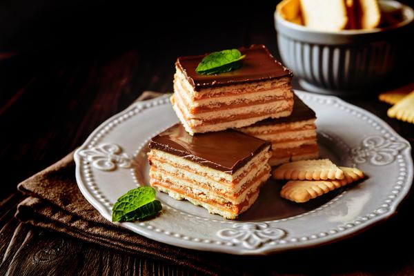 Pavê rápido de doce de leite com cobertura de chocolate [receita]