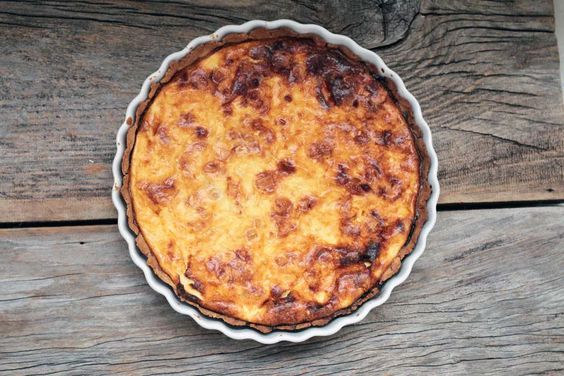 Quiche de damasco com queijo brie simples e fácil