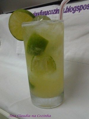 Receita de caipirinha de limão com vodka igual de boteco