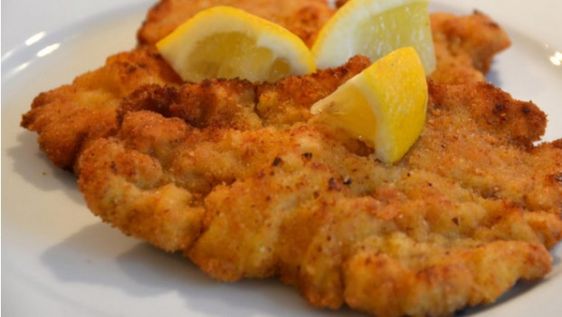 Receita de costeletas de porco à milanesa que fica impecável