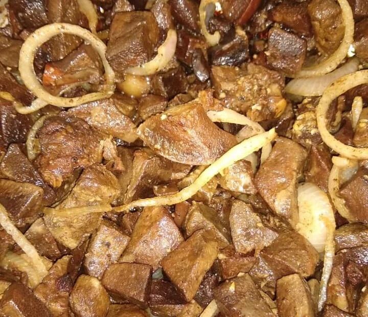 Receita de fígado de porco com cebola para variar nas carnes da sua semana