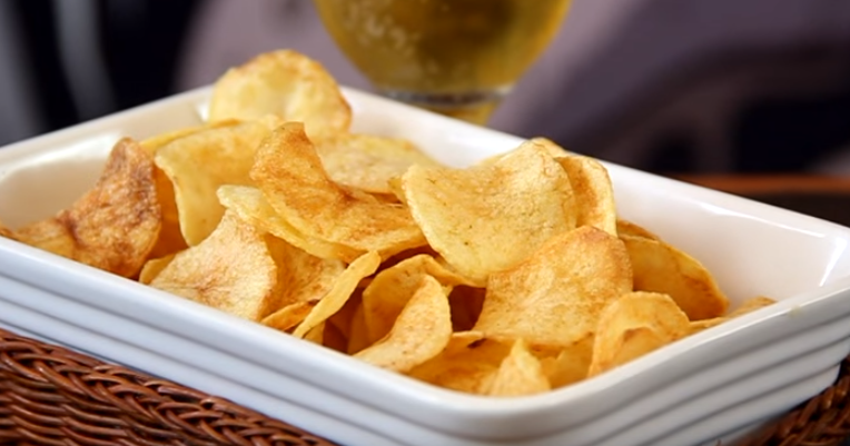 Salgadinho de batata com 2 ingredientes MELHOR que Elma Chips!