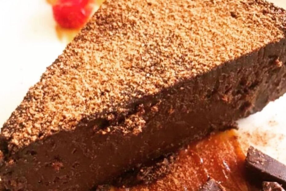 Torta de mousse de chocolate com massa de biscoito que aqui em casa todo mundo amou