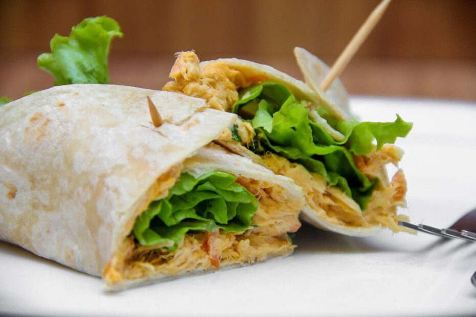 Wrap de frango ideal para lanches e cafés por ser prático e uma delícia