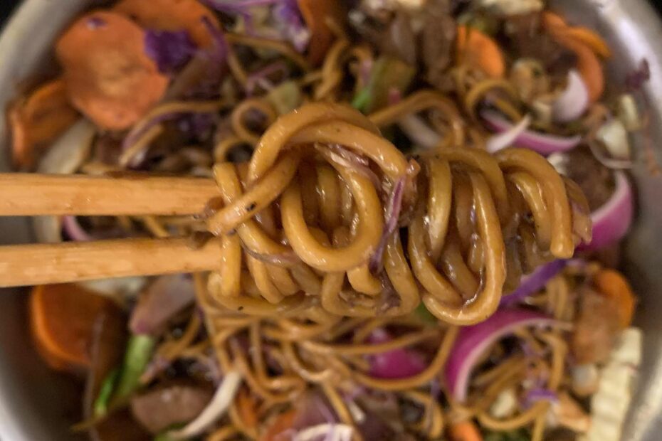 Yakisoba de legumes que dá certo e tem receita fácil