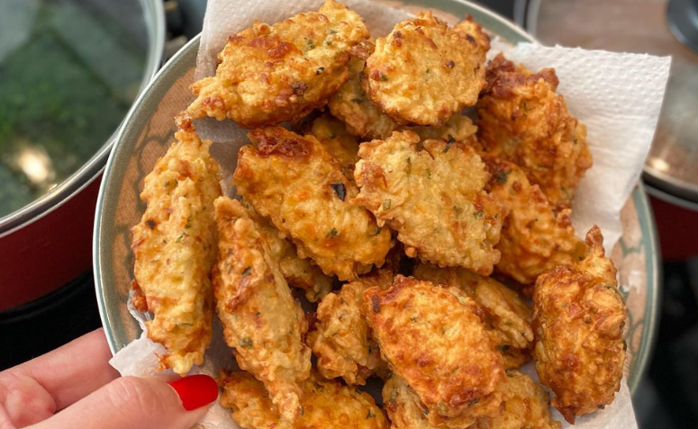 Bolinho de arroz na airfryer da Panelinha que é sucesso na receita