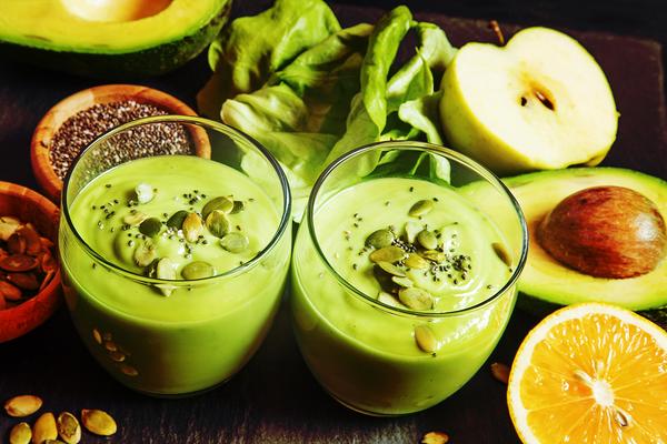 Receita de vitamina de abacate, maçã e chia com muitos benefícios