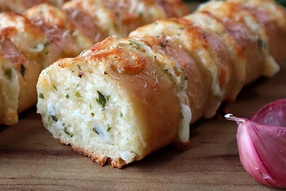 Faça esse pão de alho na frigideira e mate sua fome