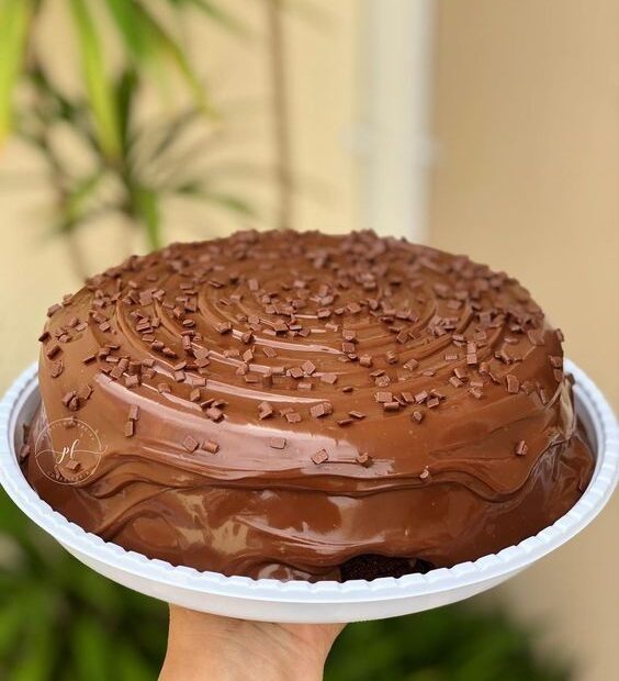 Esse bolo de chocolate sem ovos fica muito gostoso