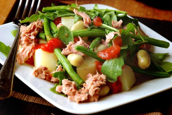 Receita de salada com batata simples e rápida demais