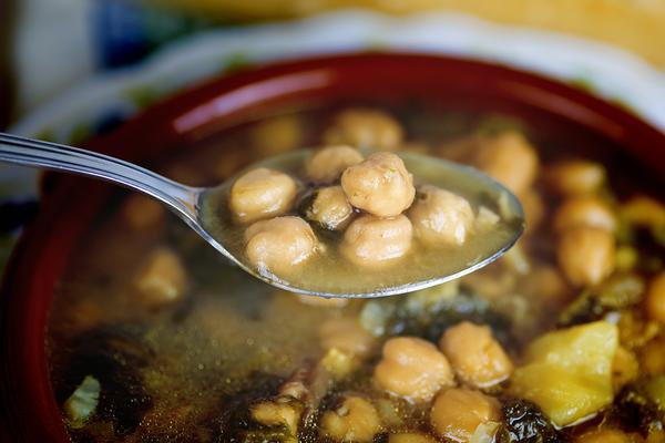 Receita de sopa com grão-de-bico simples e fácil