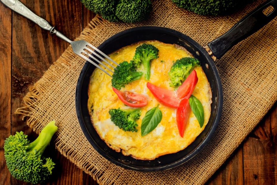 Omelete de tomate com brócolis