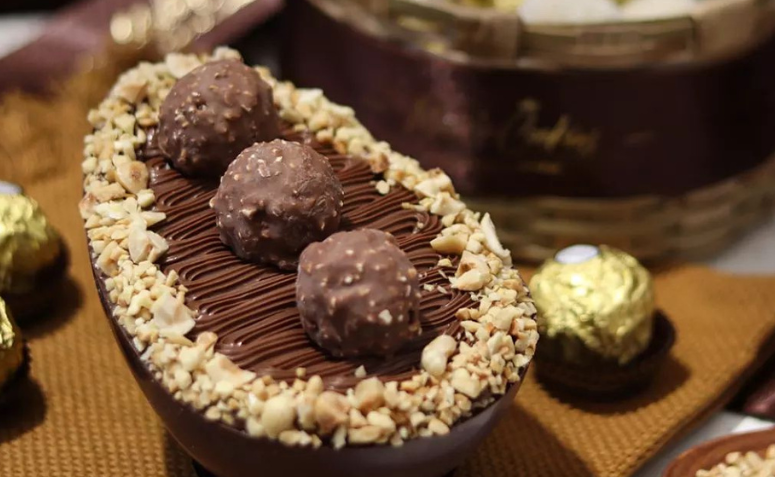 Ovo de Páscoa Ferrero Rocher caseiro