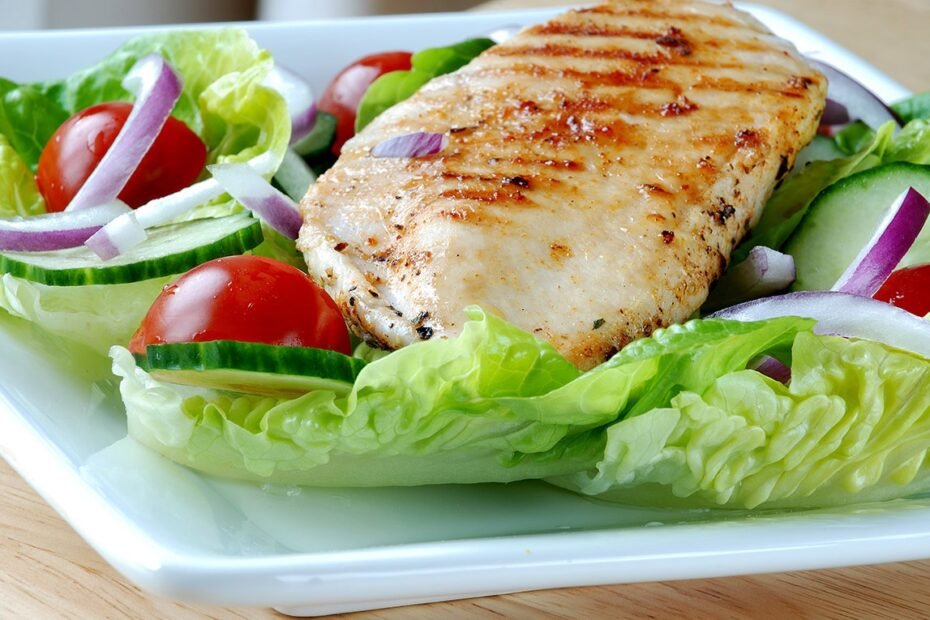 Receita de filé de frango grelhado com salada: fit demais