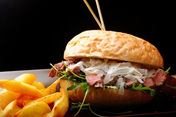 Receita de hambúrguer de rosbife de contrafilé