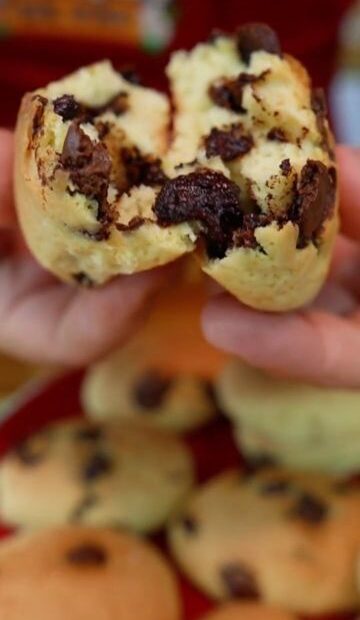 Faça um pão de minuto com gotas de chocolate que surpreende de bom